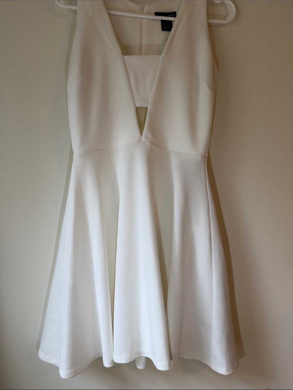 AQUA Bloomingdales White Scuba Fit & Flare Mini Dress size M Back Zip NWT